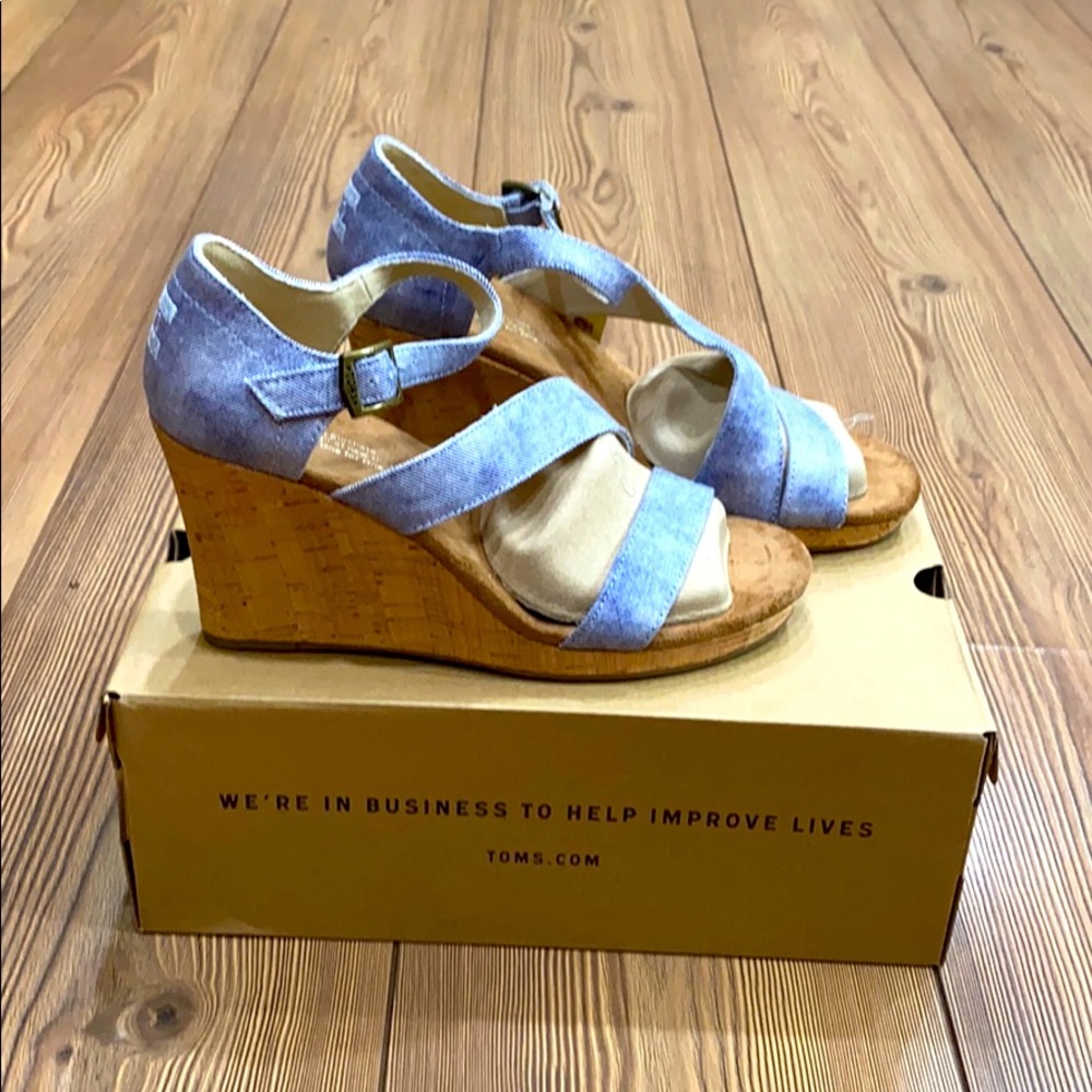 New with tags Toms Clarissa sandal. Size 7.